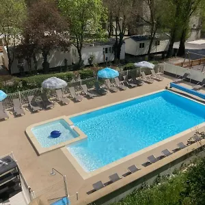 Les Rives D'auzon Camping
